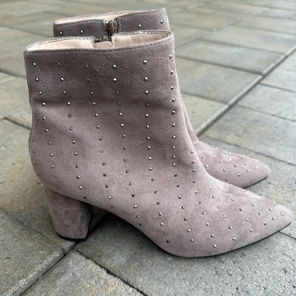 H‎ Halston Tokyo Tan Stud Embellished Ankle Boot Size 9 - Picture 1 of 6